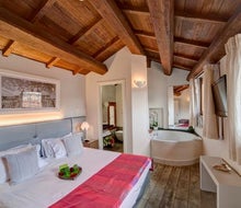 Navona Palace Luxury Inn
