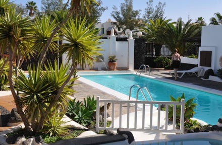 Los Tulipanes Apartment Complex