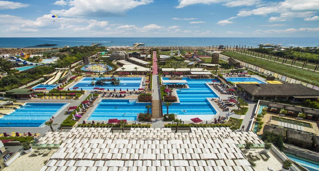 Aska Lara Resort Spa пляж