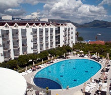 Luna Beach Deluxe Hotel