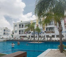 Tsokkos Holiday Apartments