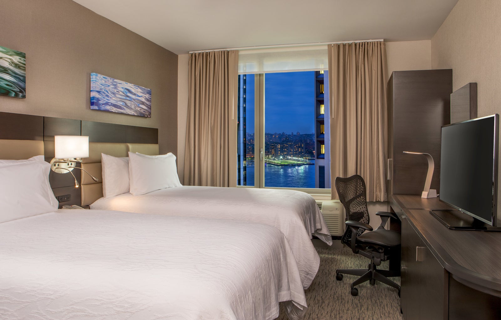 DoubleTree by Hilton NYC Financial District in New York, USA | Holidays