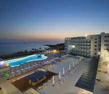King Evelthon Beach Hotel & Resort