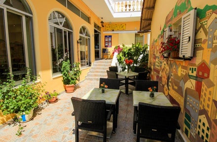 Bella Vista Beach Hotel and Studios