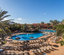 Oasis Village Aparthotel