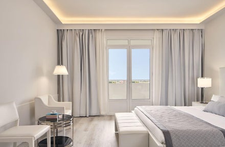 Mr. & Mrs. White Crete