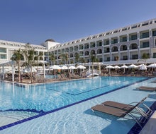 Karmir Resort & Spa