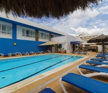 Cel Blau Apartments
