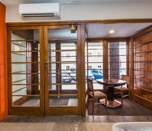 Metropolitan Old Town Hotel