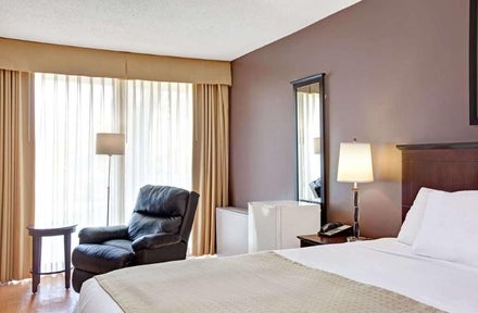 Ramada by Wyndham Wayne Fairfield Area